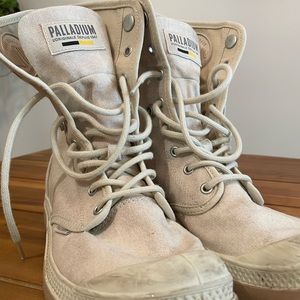 Women’s size 8 tan Palladium boots
